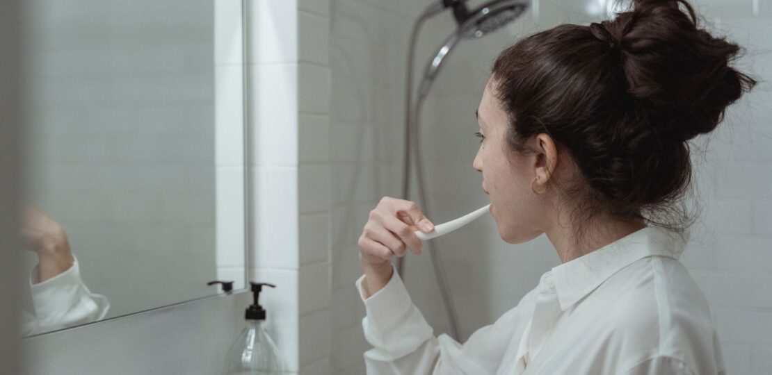 dental-veneers-modern-self-care-grooming-featured